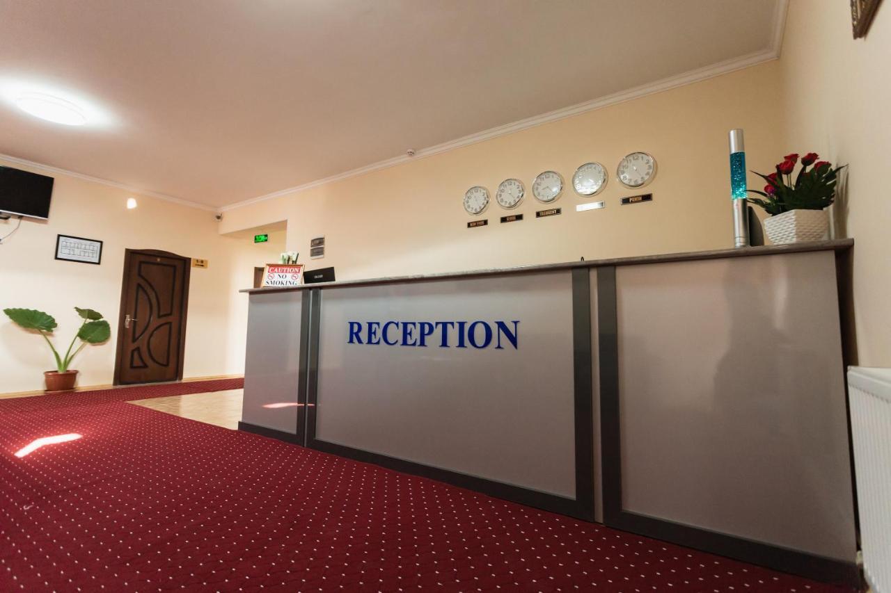 Orom Hotel Fargʻona Exterior foto